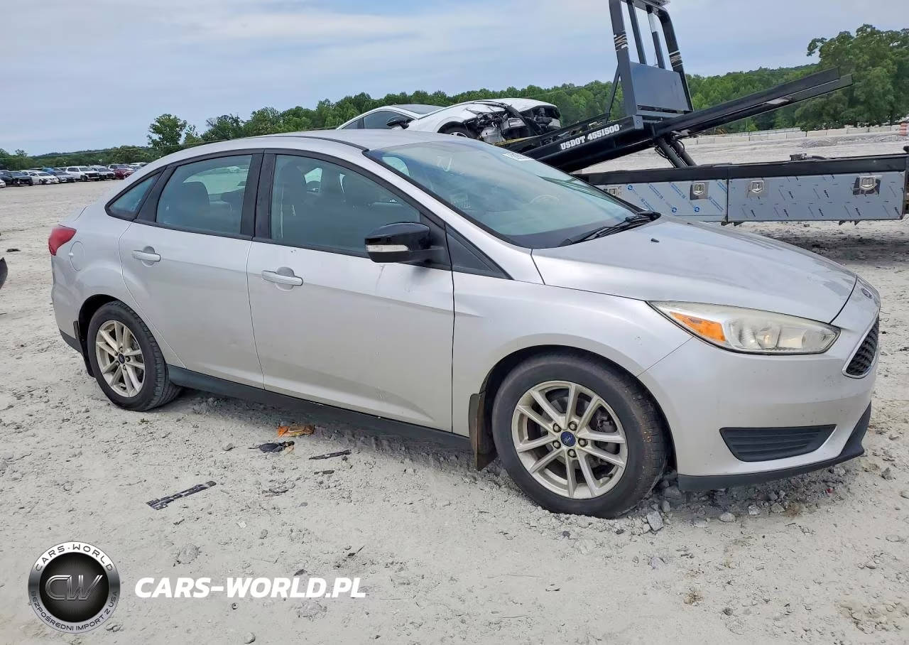 2015 Ford Focus Se VIN:1FADP3F27FL289785 - 4
