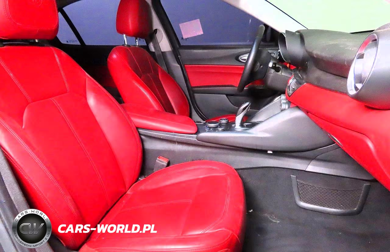 2018 Alfa Romeo Giulia VIN:ZARFAEBNXJ7592504 - 5