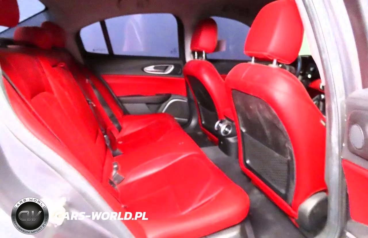 2018 Alfa Romeo Giulia VIN:ZARFAEBNXJ7592504 - 6