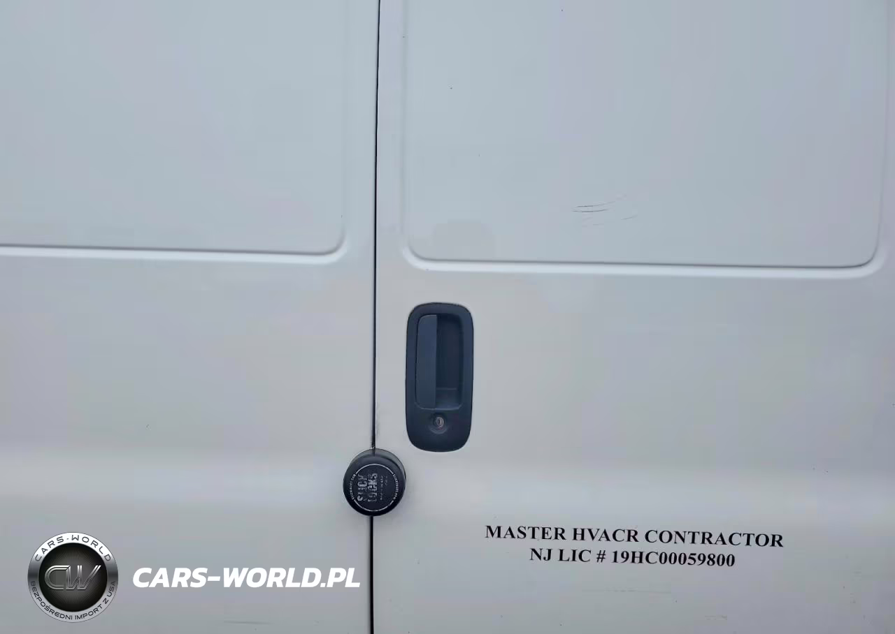 2021 Chevrolet Express G2500 VIN:1GCWGAFP1M1252081 - 11