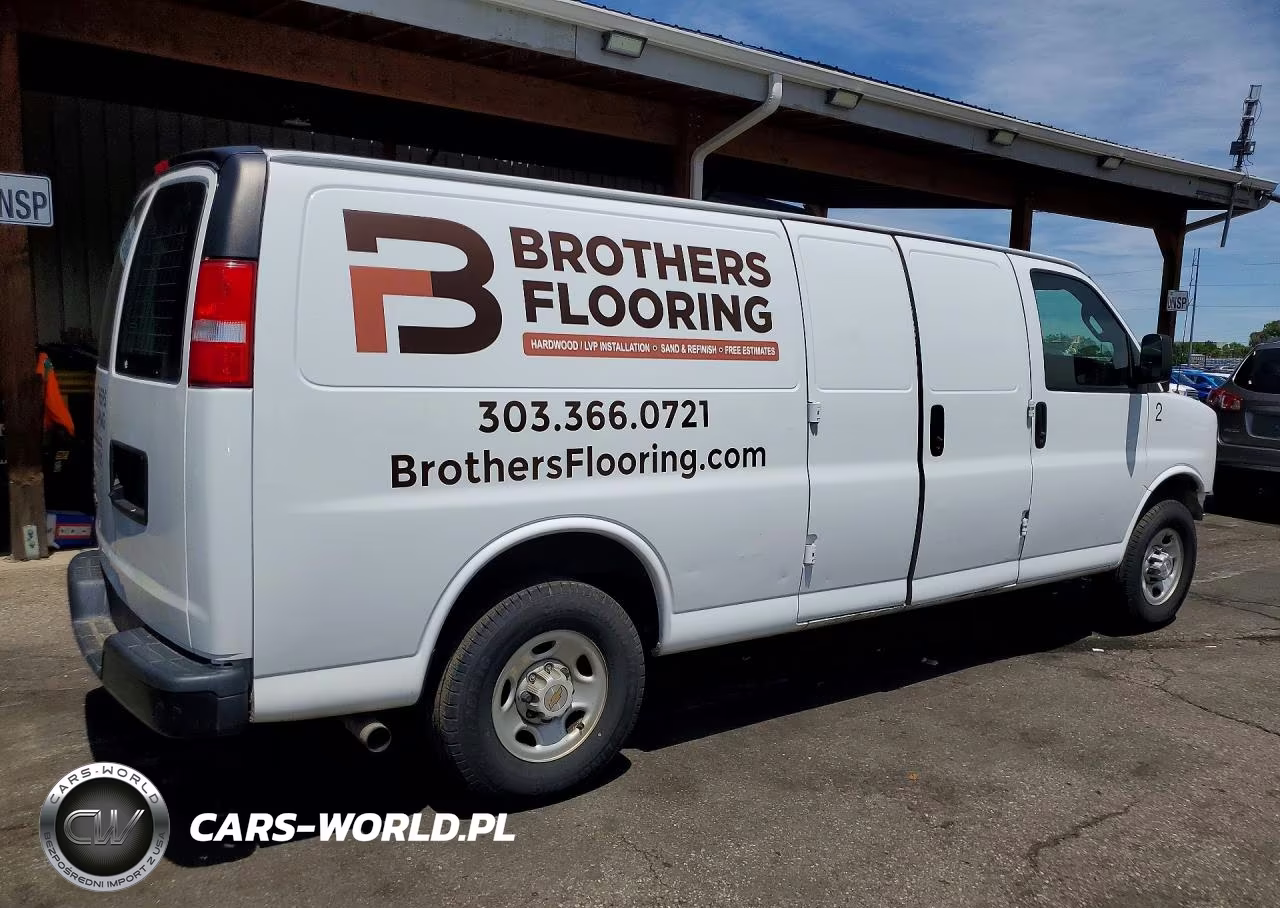 2018 Chevrolet Express G2500 VIN:1GCWGBFPXJ1331430 - 3