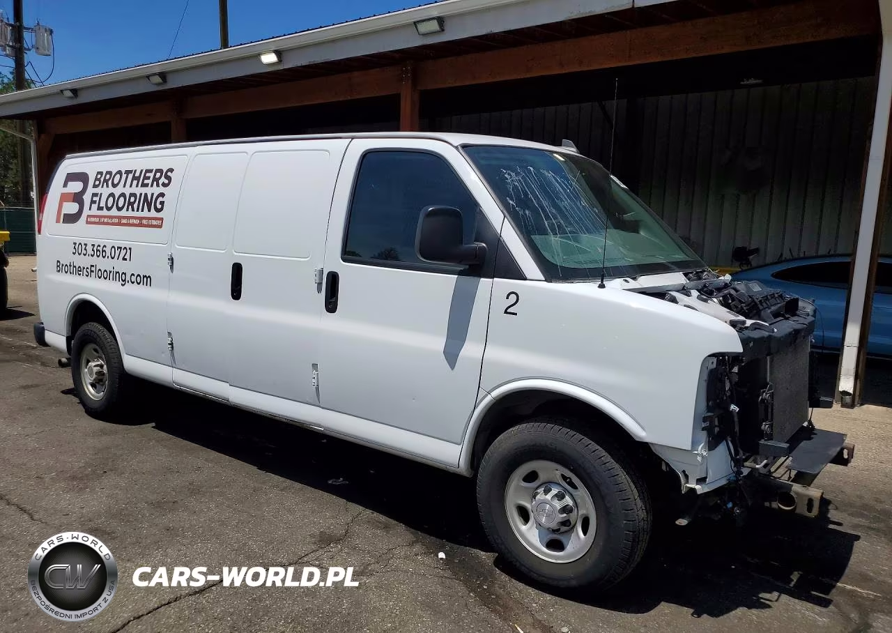 2018 Chevrolet Express G2500 VIN:1GCWGBFPXJ1331430 - 4