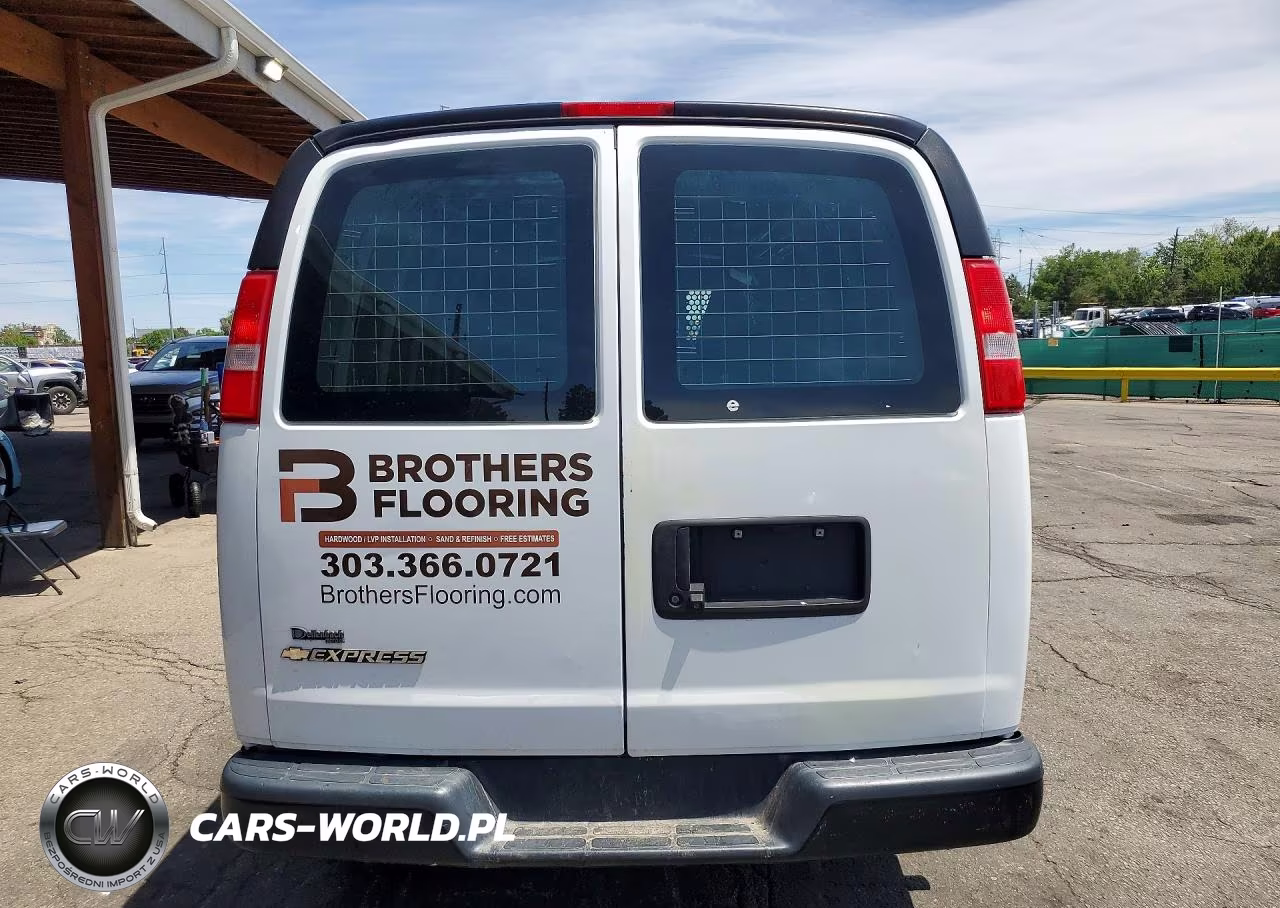 2018 Chevrolet Express G2500 VIN:1GCWGBFPXJ1331430 - 6