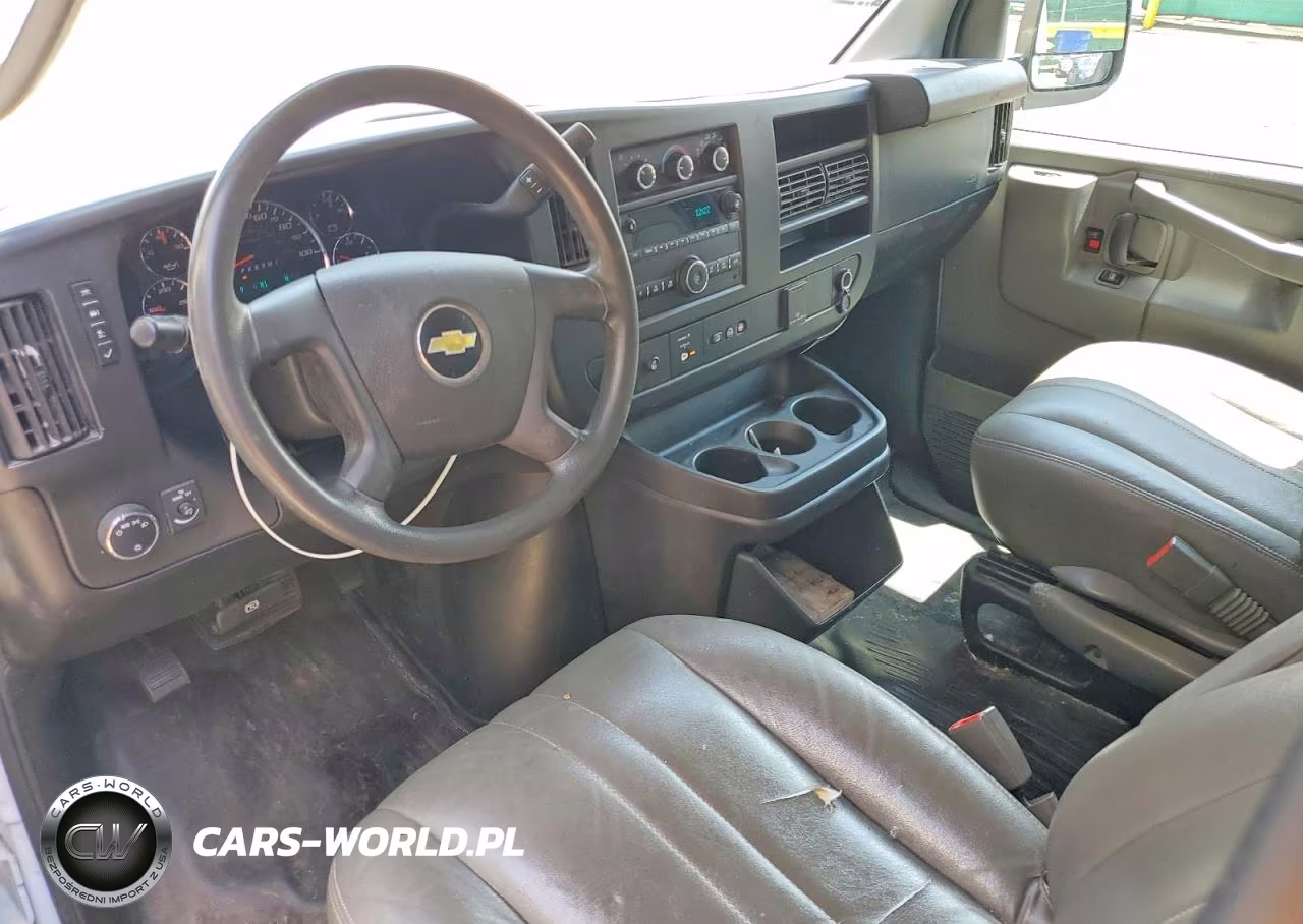 2018 Chevrolet Express G2500 VIN:1GCWGBFPXJ1331430 - 8