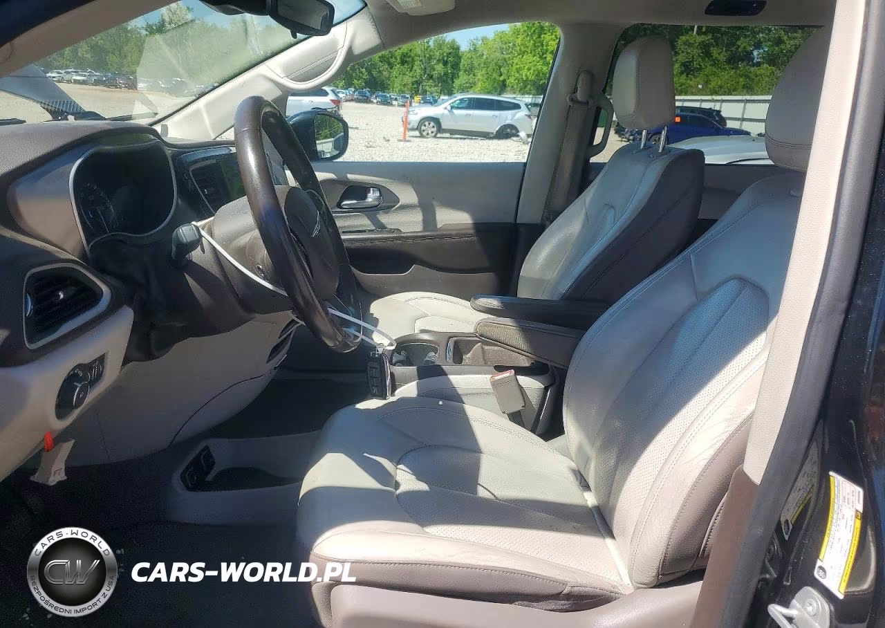2018 Chrysler Pacifica Touring L VIN:2C4RC1BG1JR269906 - 7
