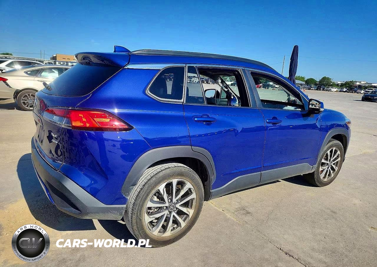2022 Toyota Corolla Cross Xle VIN:7MUDAABG9NV024743 - 3
