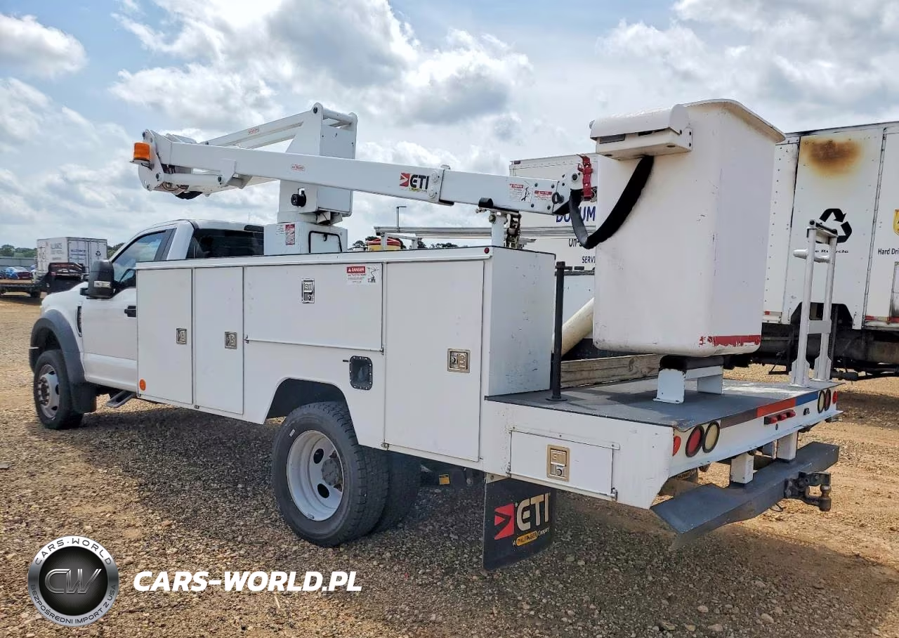 2017 Ford F450 Super Duty Bucket Truck VIN:1FDUF4GY3HEB23272 - 3