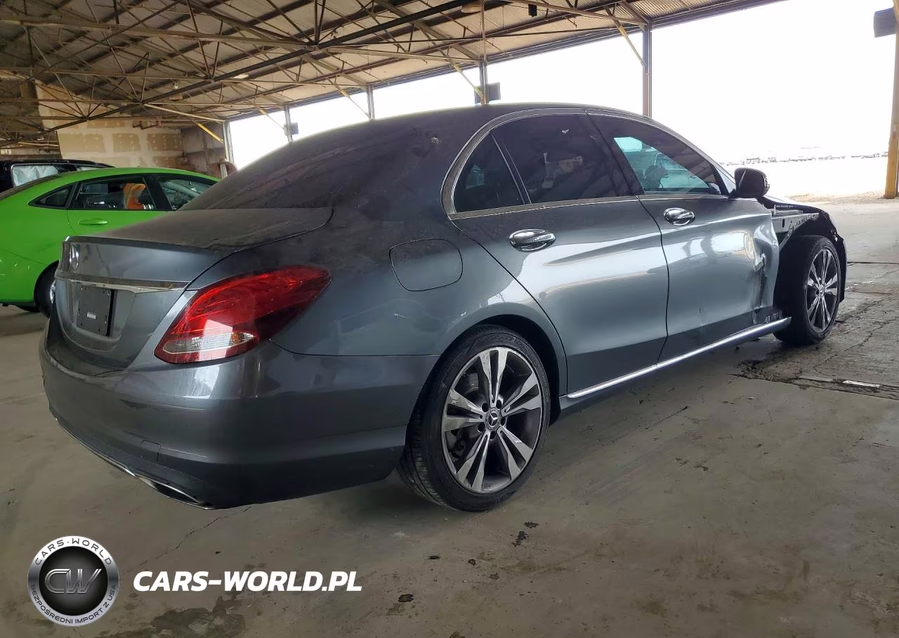 2018 Mercedes-Benz C 300 VIN:55SWF4JB1JU282148 - 3