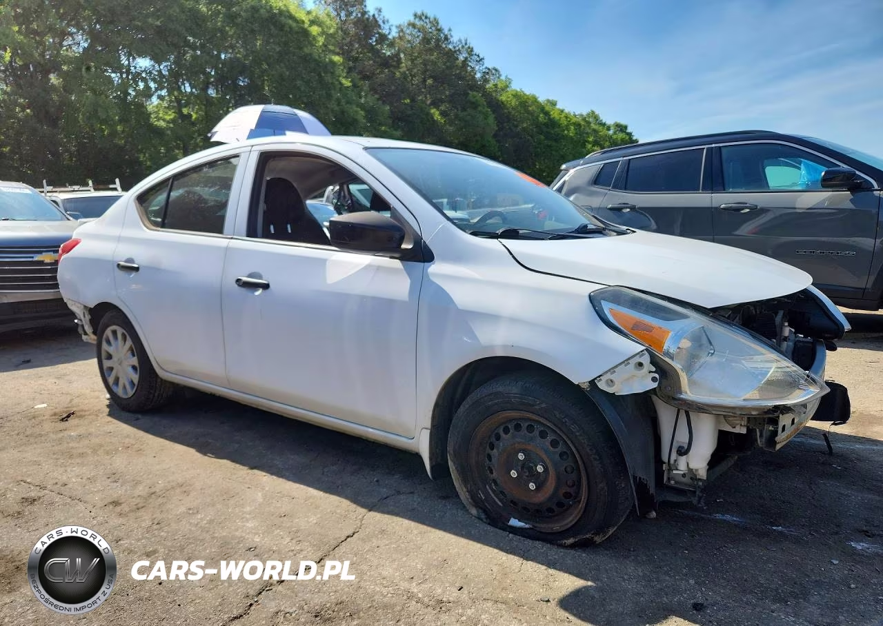 2018 Nissan Versa S Plus VIN:3N1CN7AP6JL818438 - 4