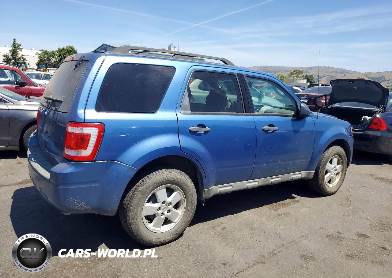 2010 Ford Escape Xlt VIN:1FMCU0D71AKC14828 - 3