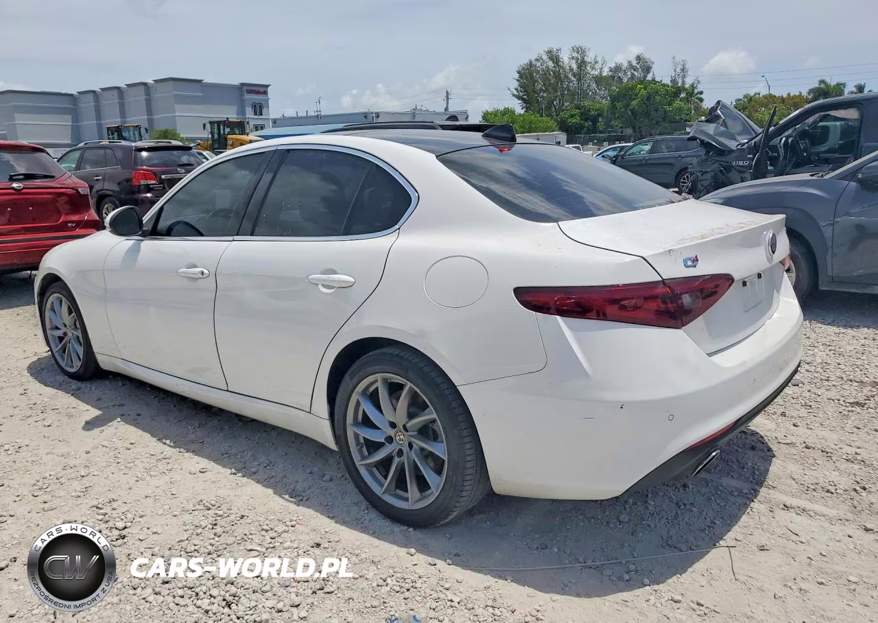 2017 Alfa Romeo Giulia Q4 VIN:ZARFAEDN8H7550355 - 2