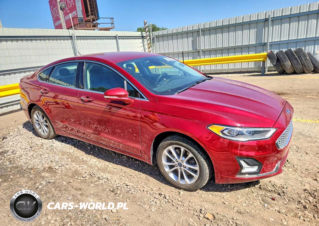 2019 Ford Fusion Titanium VIN:3FA6P0SU2KR266554 - 4