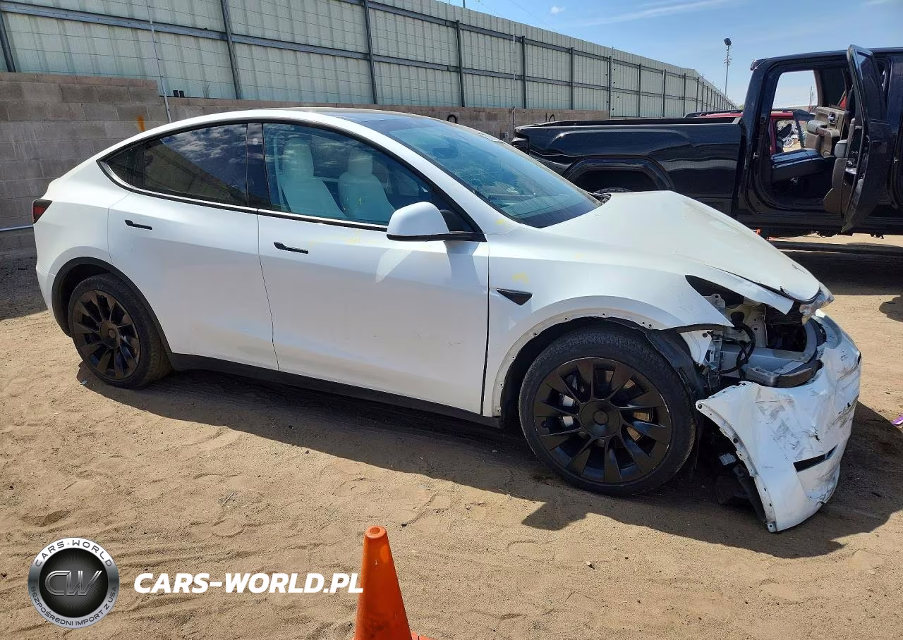 2023 Tesla Model Y VIN:7SAYGDEE7PF616075 - 4
