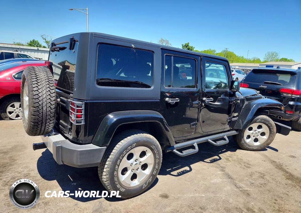 2015 Jeep Wrangler Unlimited Sahara VIN:1C4HJWEG0FL666467 - 3