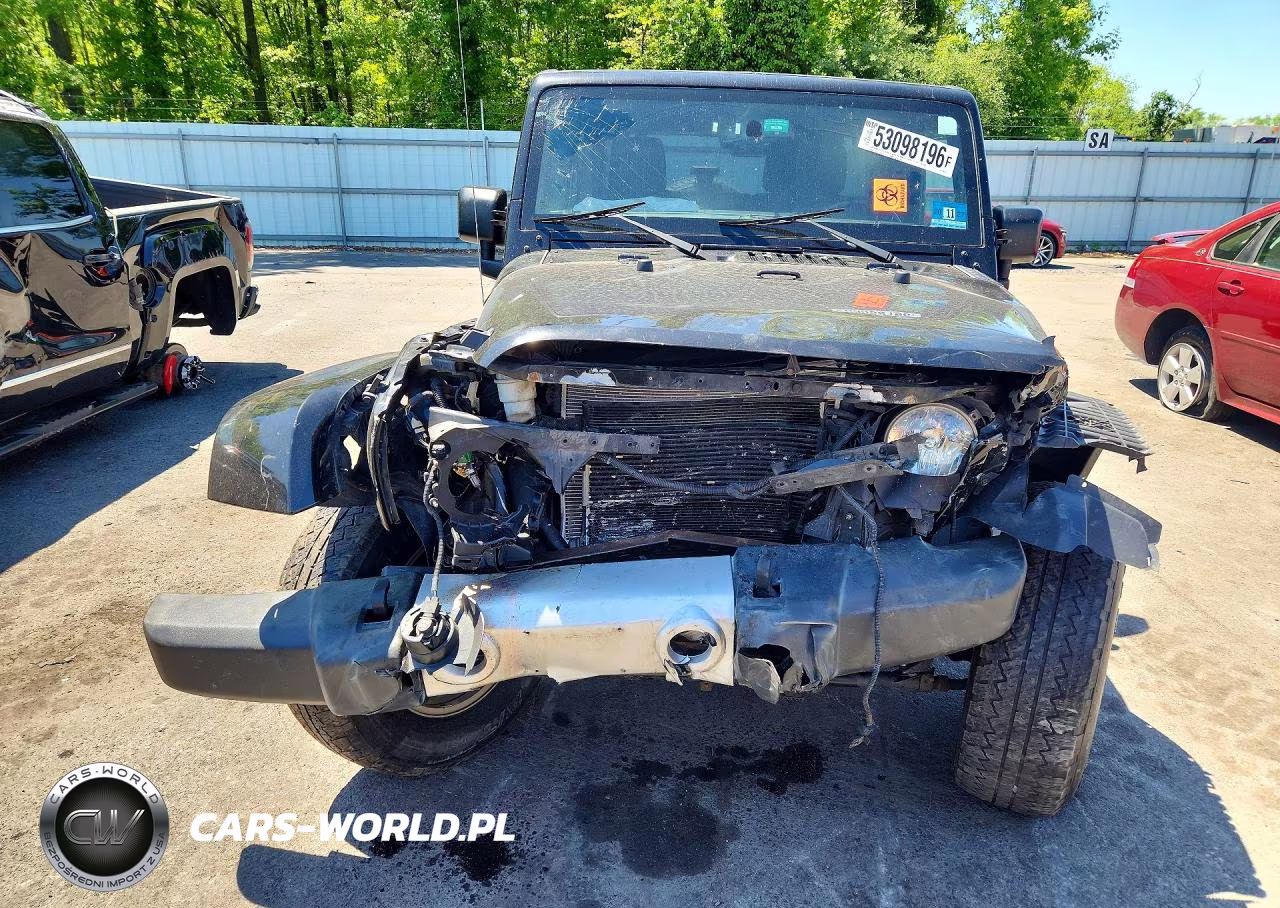 2015 Jeep Wrangler Unlimited Sahara VIN:1C4HJWEG0FL666467 - 5