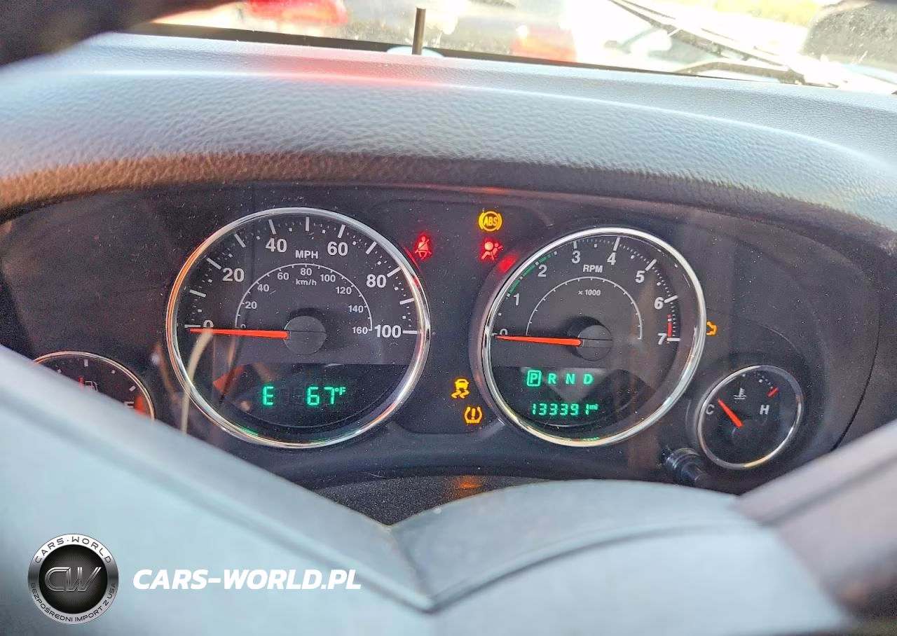 2015 Jeep Wrangler Unlimited Sahara VIN:1C4HJWEG0FL666467 - 9