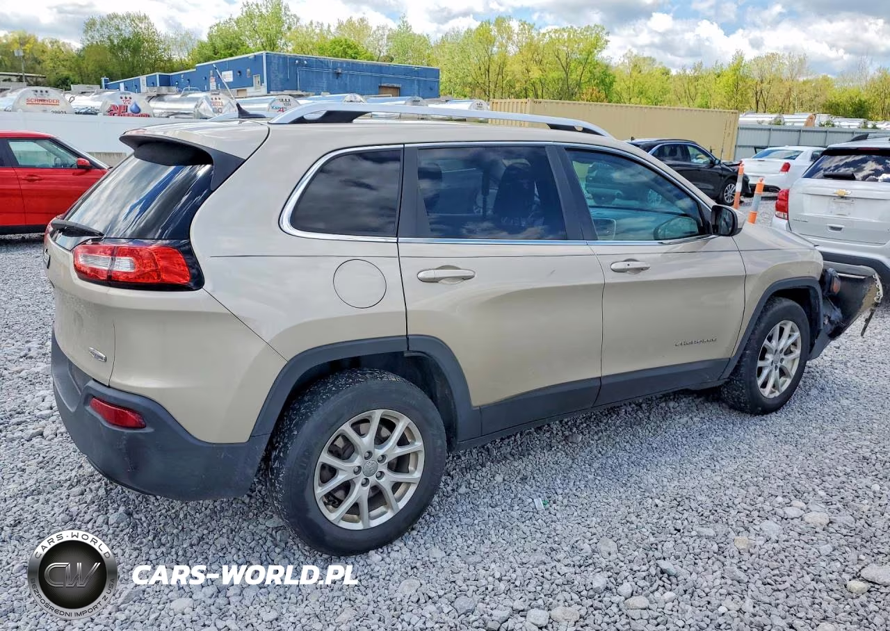2015 Jeep Cherokee Latitude VIN:1C4PJMCS6FW528745 - 3