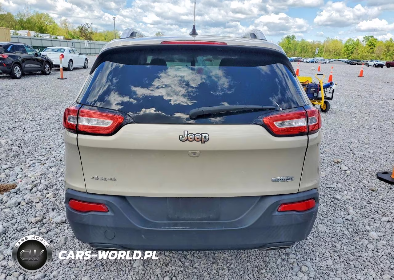 2015 Jeep Cherokee Latitude VIN:1C4PJMCS6FW528745 - 6