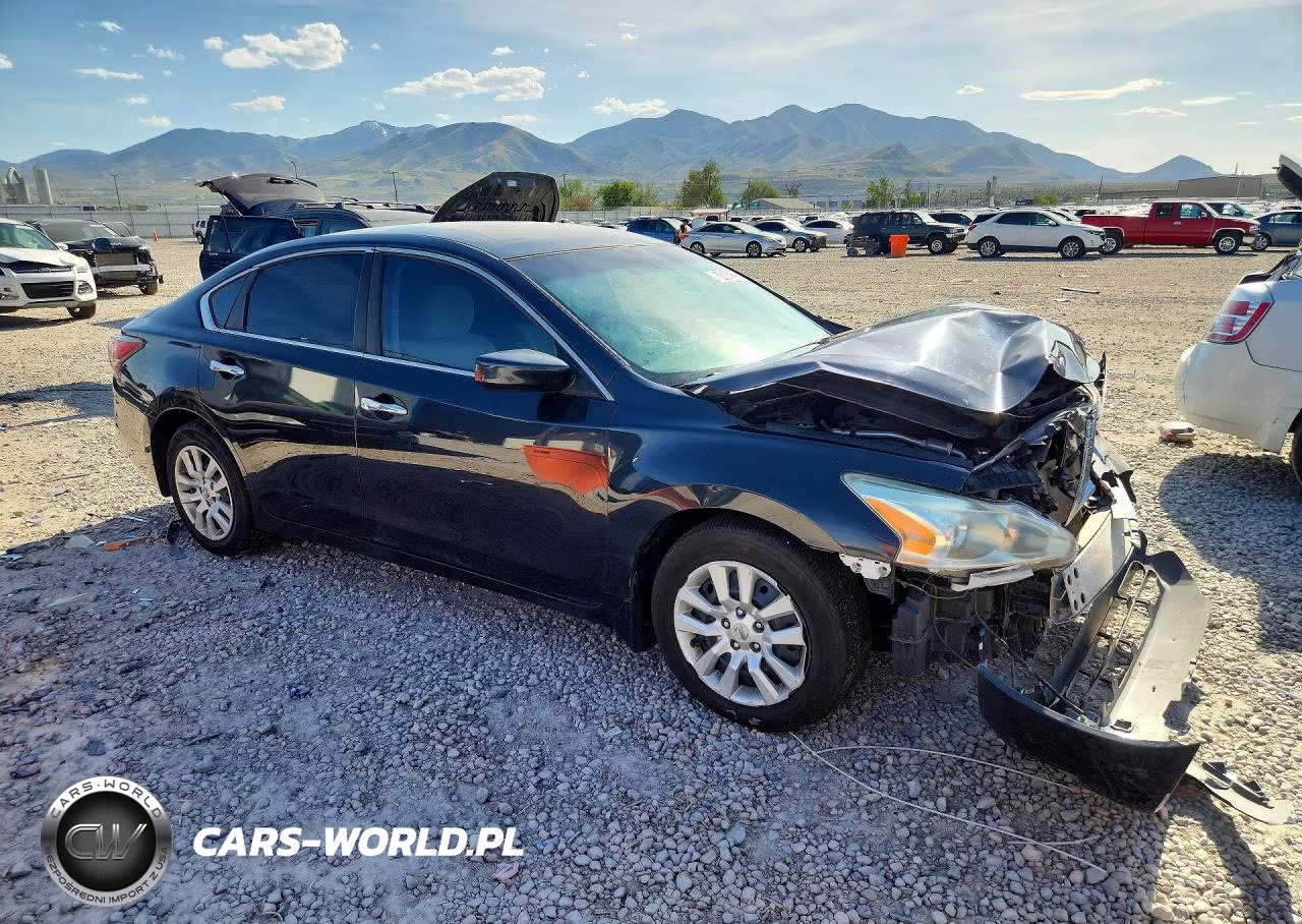 2015 Nissan Altima 2.5 S VIN:1N4AL3AP4FN328807 - 4