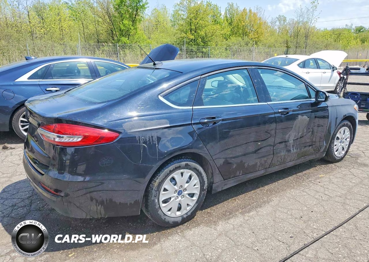 2019 Ford Fusion S VIN:3FA6P0G70KR217808 - 3