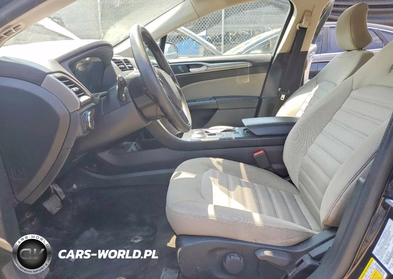 2019 Ford Fusion S VIN:3FA6P0G70KR217808 - 7