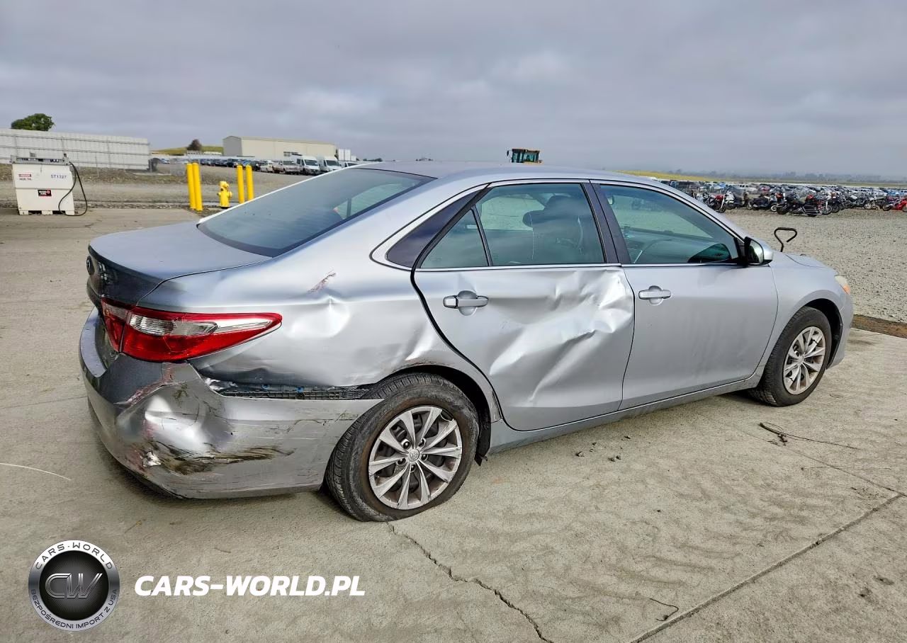 2016 Toyota Camry Le VIN:4T4BF1FK0GR566072 - 3