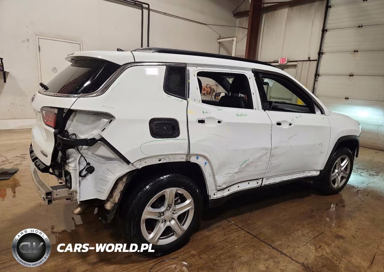 2023 Jeep Compass Latitude VIN:3C4NJDBNXPT561435 - 3