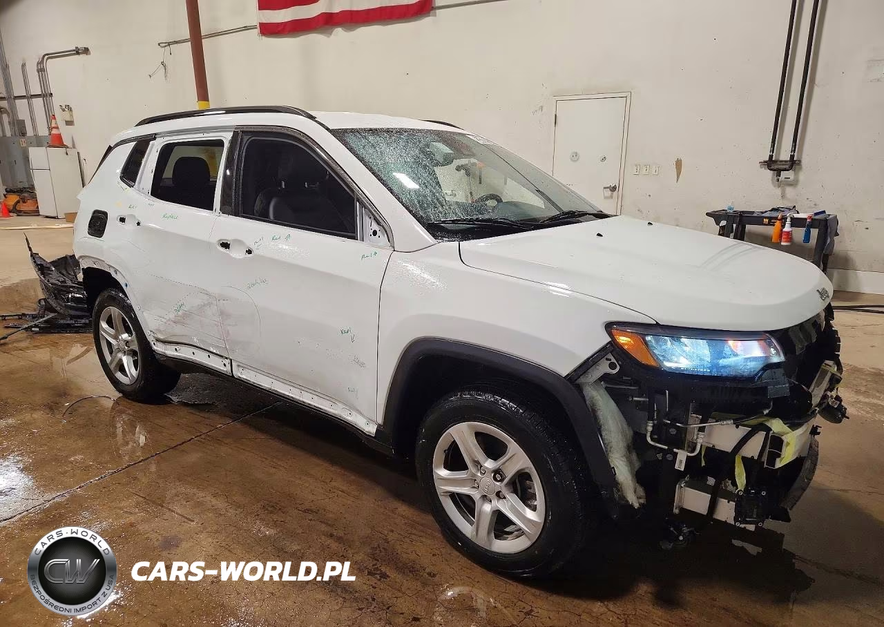 2023 Jeep Compass Latitude VIN:3C4NJDBNXPT561435 - 4