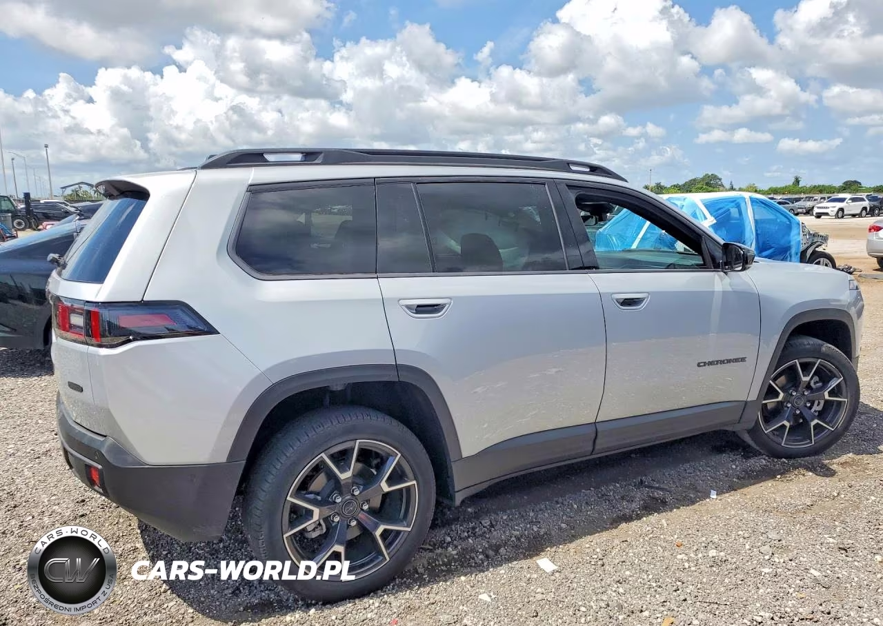 2026 Jeep Cherokee Overland VIN:3C4PJMC28TT228738 - 3