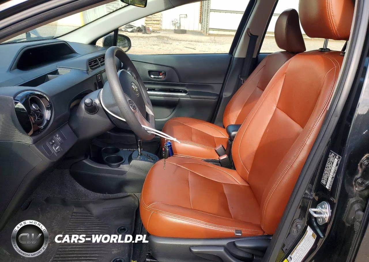 2015 Toyota Prius C Two VIN:JTDKDTB30F1583520 - 7