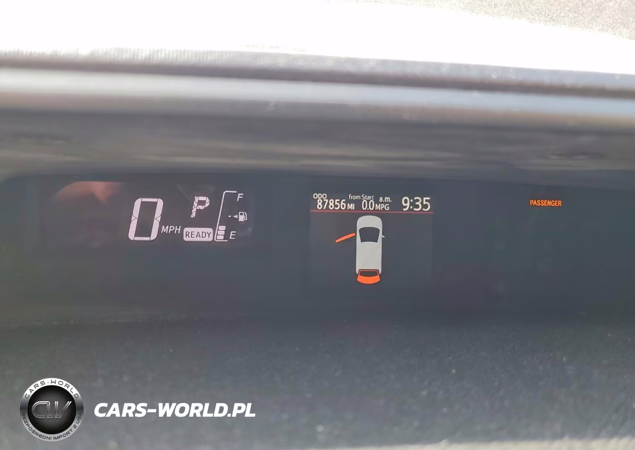 2015 Toyota Prius C Two VIN:JTDKDTB30F1583520 - 9