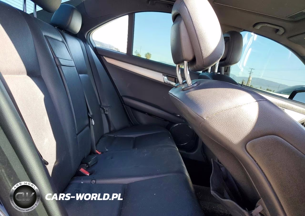 2010 Mercedes-Benz C 300 VIN:WDDGF5EB1AF424814 - 10