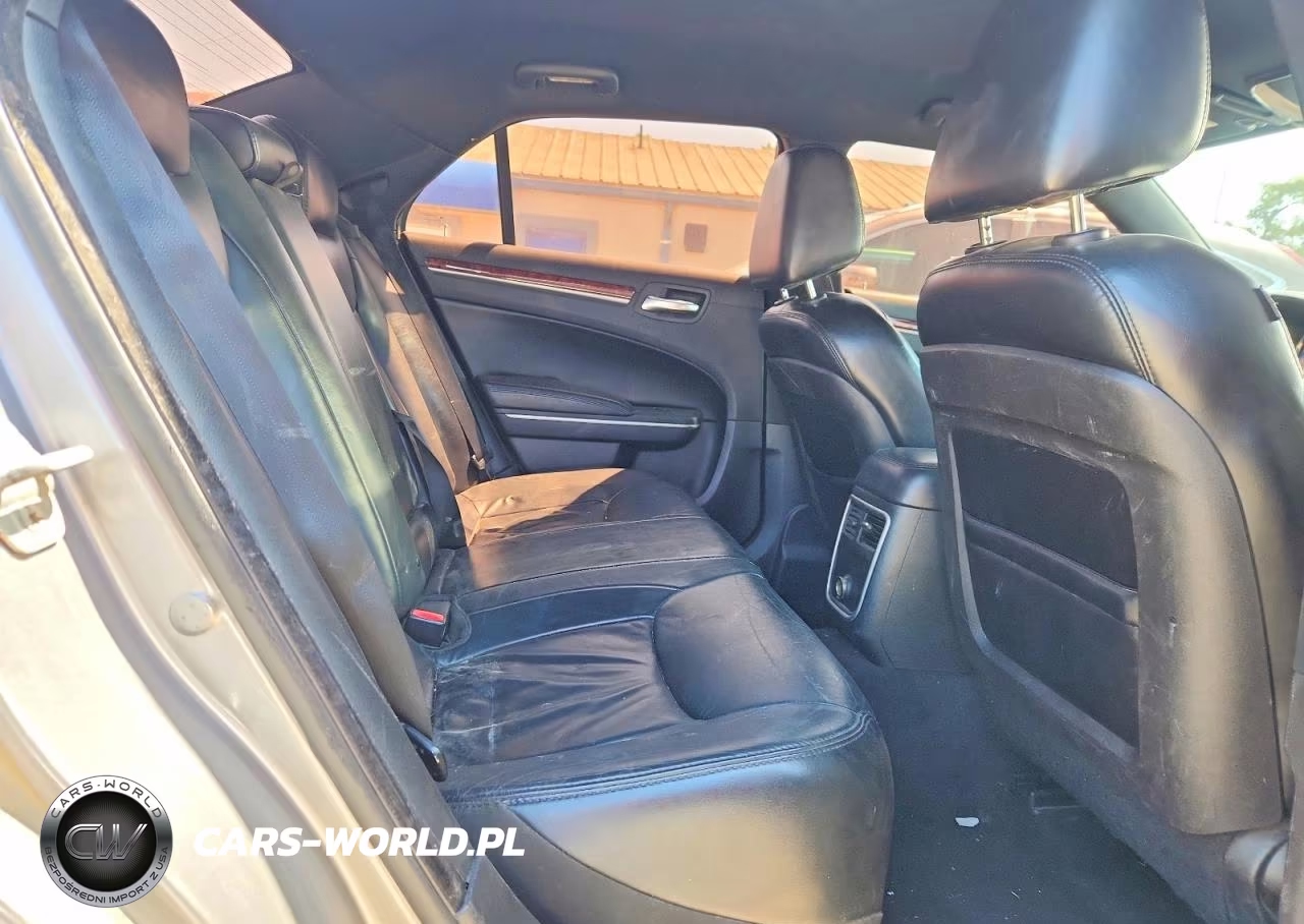 2014 Chrysler 300 VIN:2C3CCAAG6EH275949 - 10