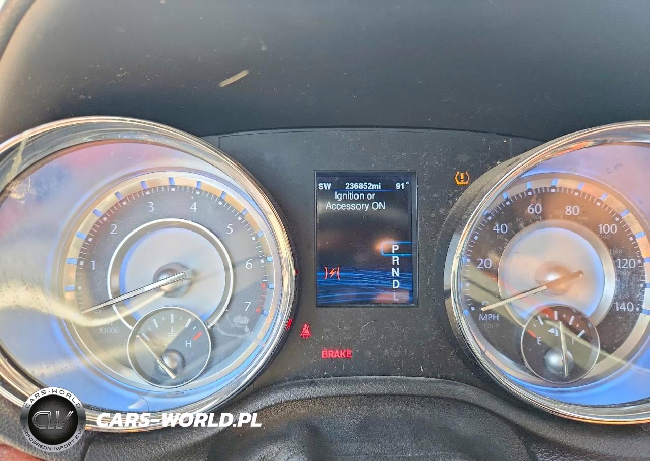2014 Chrysler 300 VIN:2C3CCAAG6EH275949 - 9