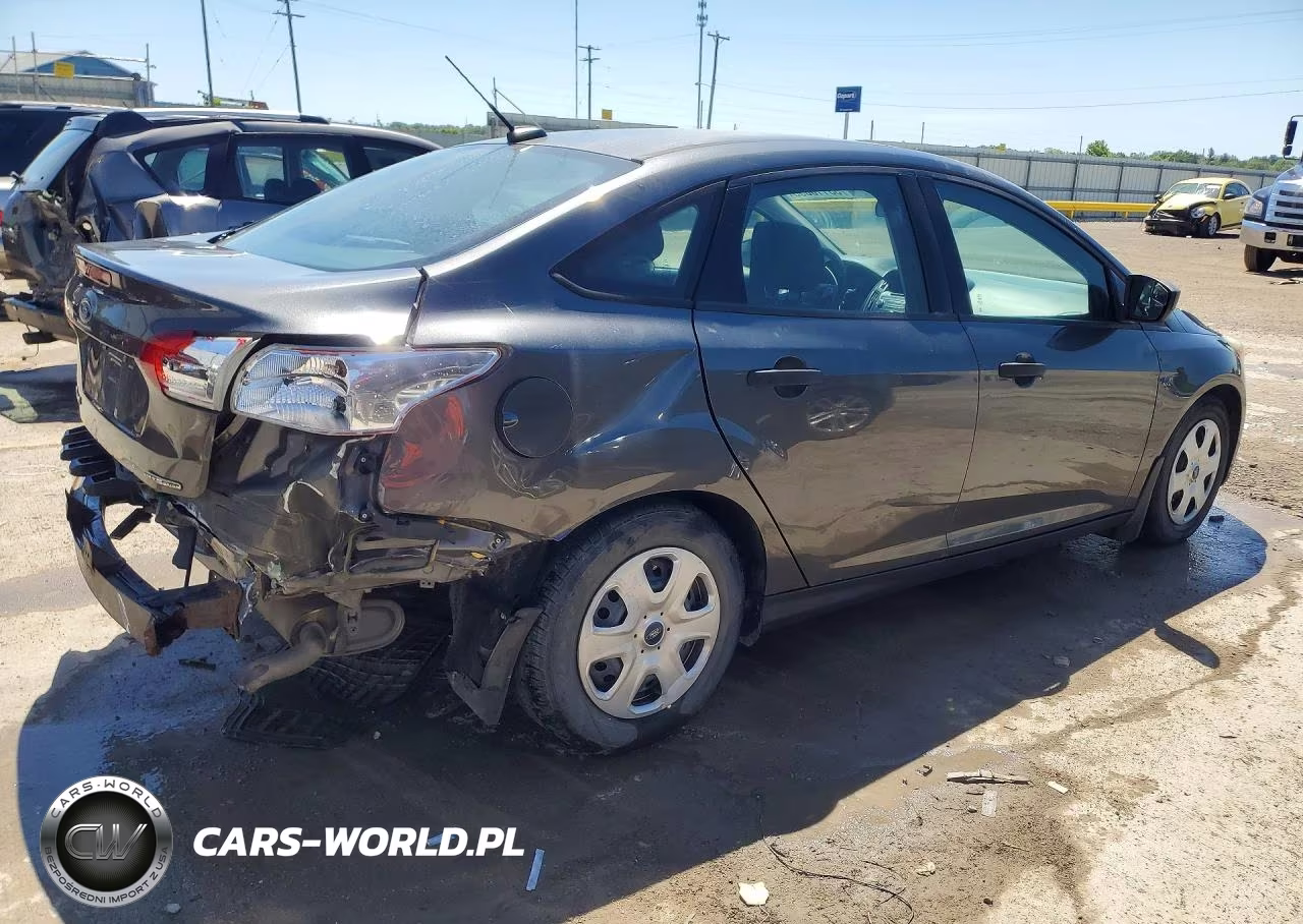 2016 Ford Focus S VIN:1FADP3E20GL211870 - 3