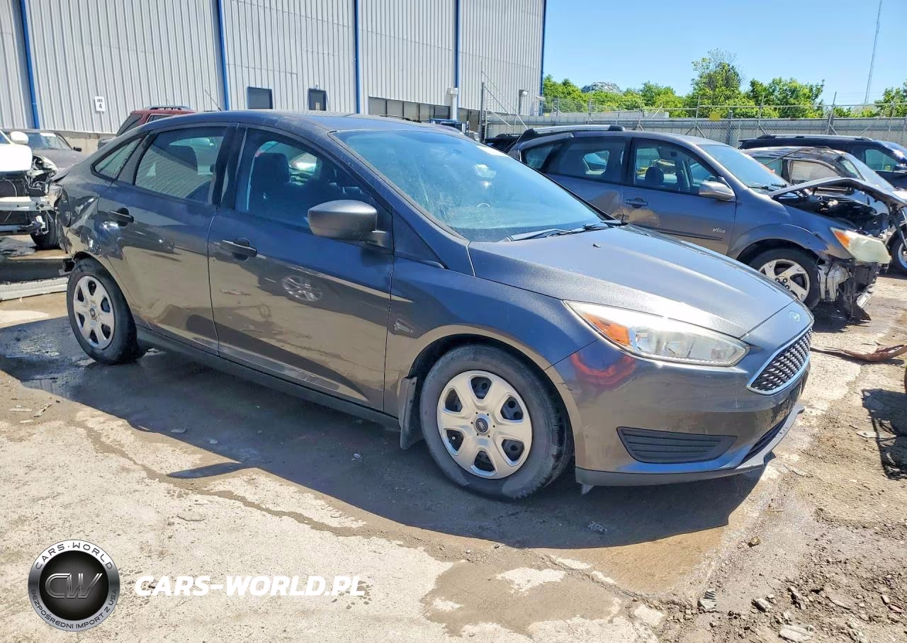 2016 Ford Focus S VIN:1FADP3E20GL211870 - 4