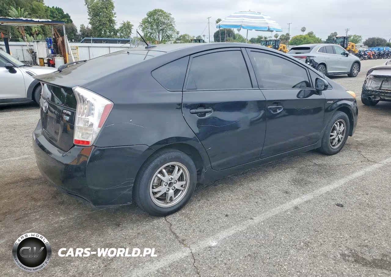 2011 Toyota Prius Two VIN:JTDKN3DUXB1358065 - 3