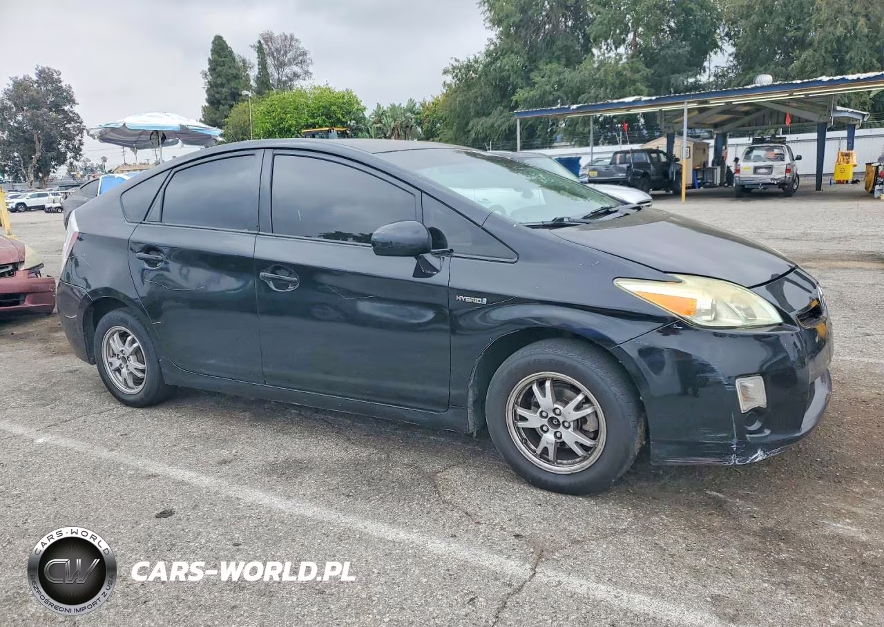 2011 Toyota Prius Two VIN:JTDKN3DUXB1358065 - 4