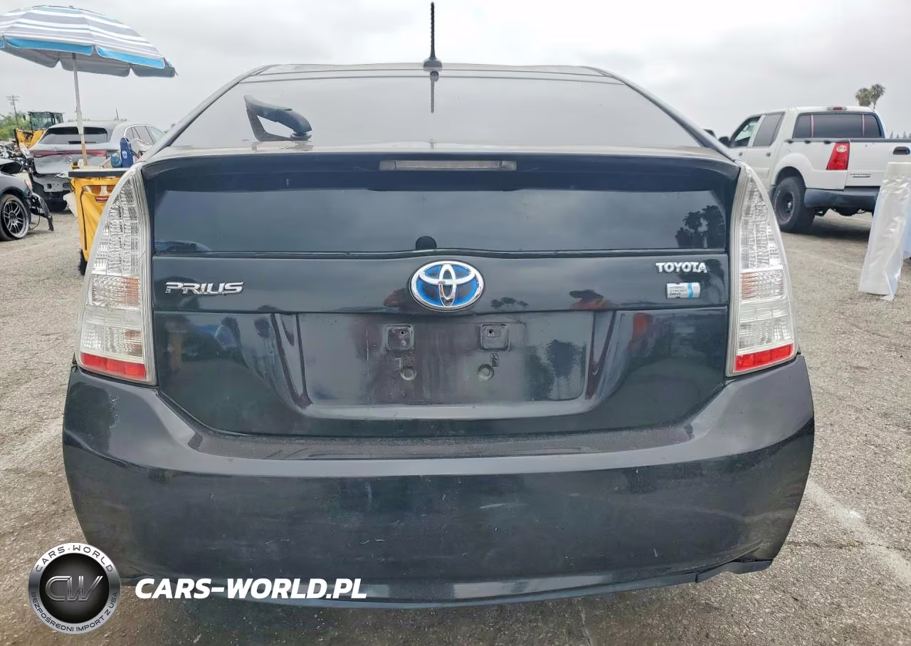 2011 Toyota Prius Two VIN:JTDKN3DUXB1358065 - 6