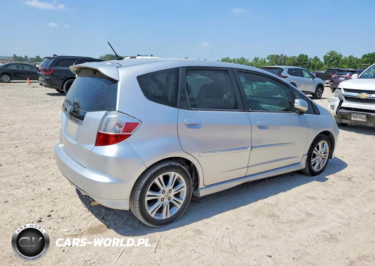 2011 Honda Fit Sport VIN:JHMGE8H51BC011605 - 3