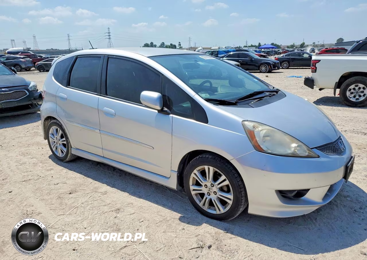 2011 Honda Fit Sport VIN:JHMGE8H51BC011605 - 4