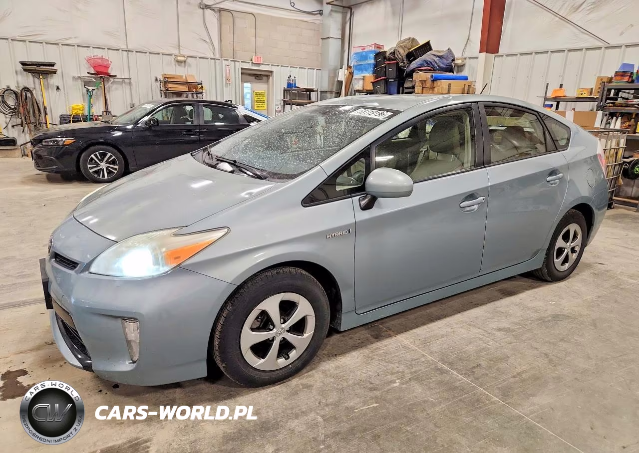 2013 Toyota Prius Three – zdjęcie 1 z 12