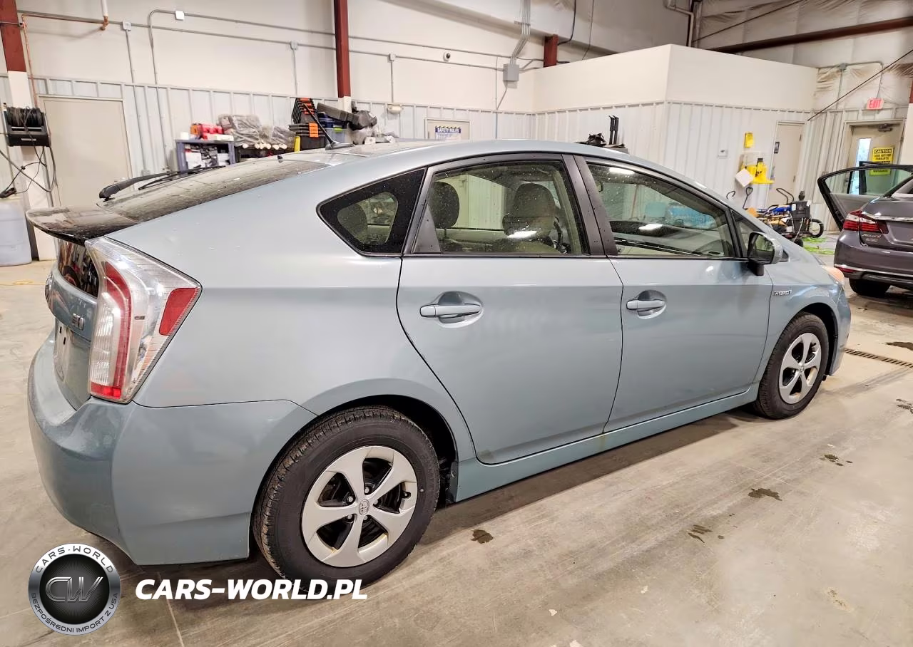 2013 Toyota Prius Three VIN:JTDKN3DUXD1642878 - 3