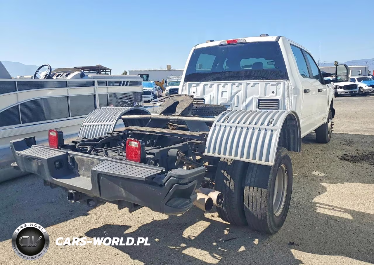 2023 Ford F350 Super Duty Truck Cab And Chassis VIN:1FT8W3DT5PEC22151 - 3