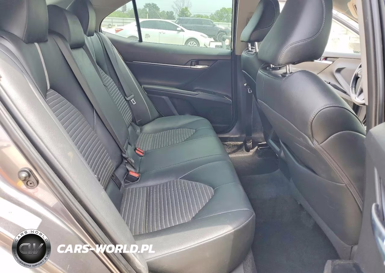 2018 Toyota Camry Se VIN:4T1B11HKXJU083069 - 10