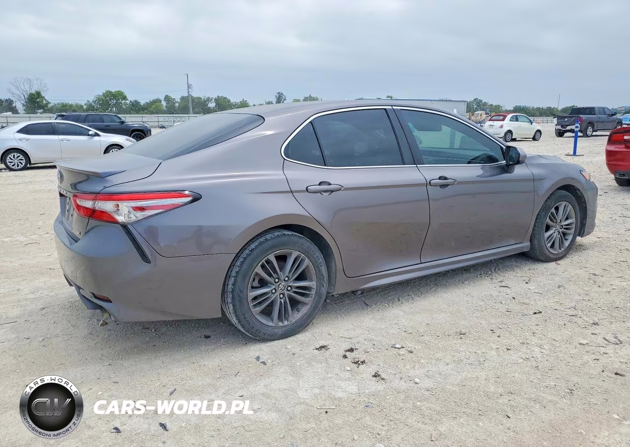 2018 Toyota Camry Se VIN:4T1B11HKXJU083069 - 3