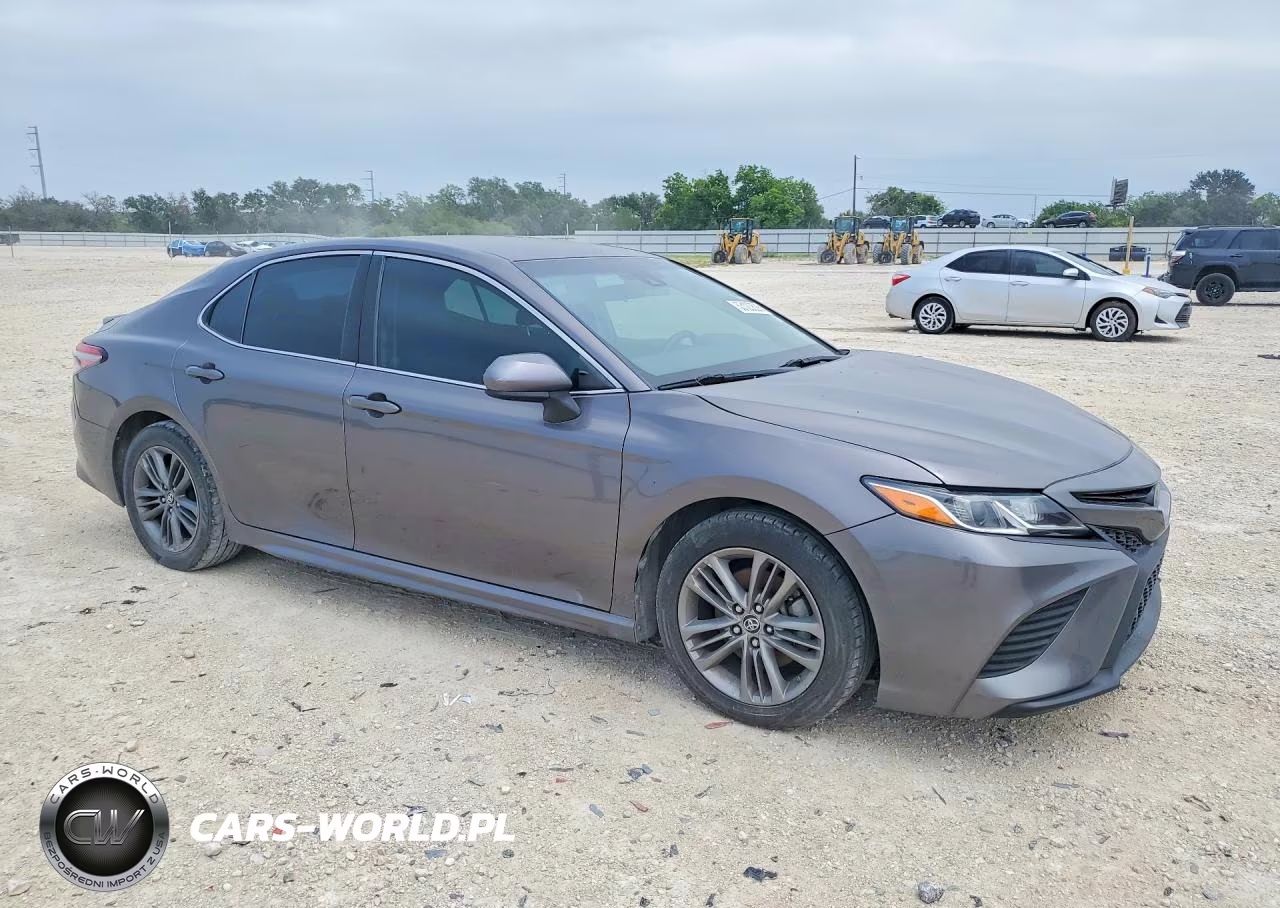 2018 Toyota Camry Se VIN:4T1B11HKXJU083069 - 4