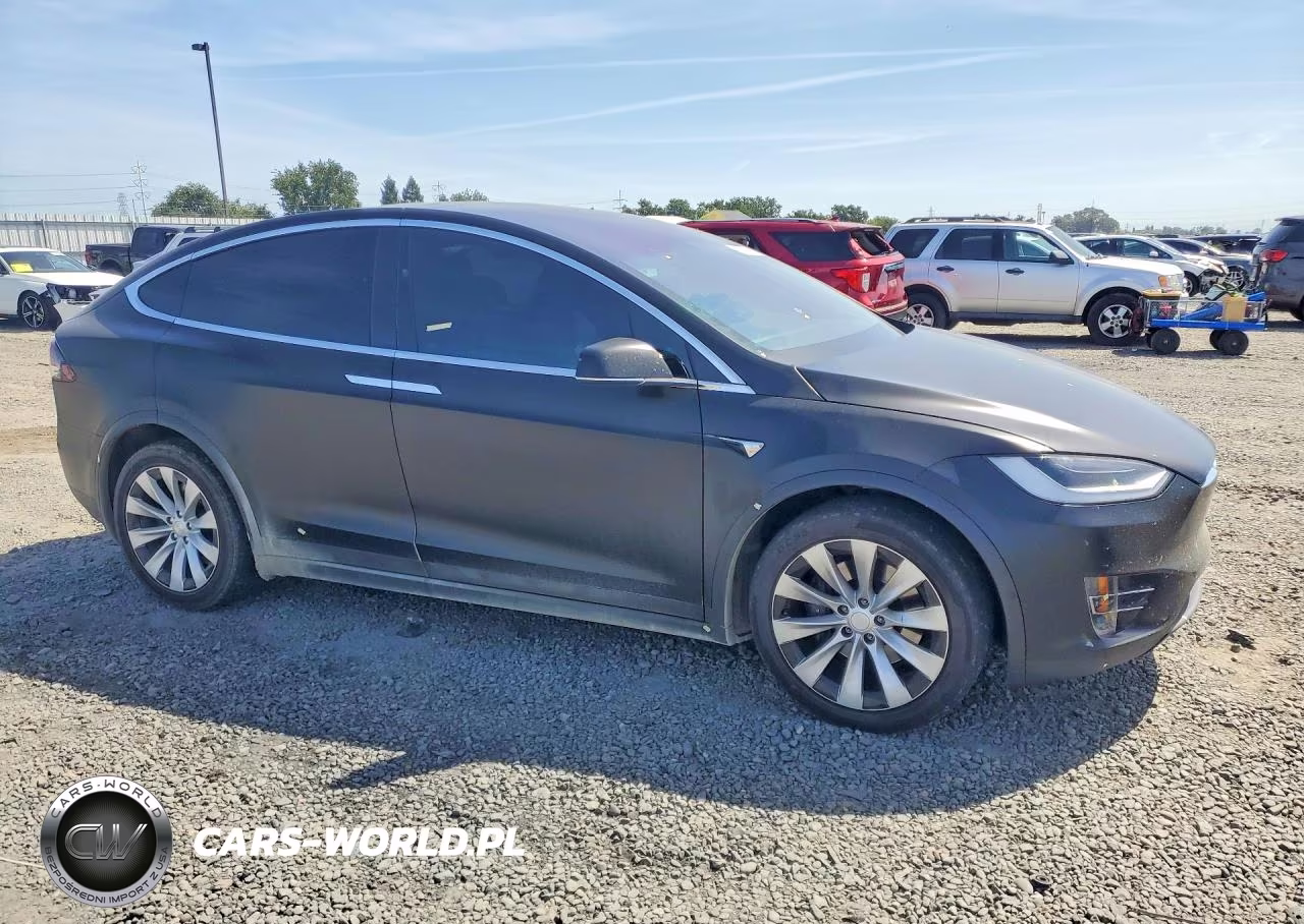 2020 Tesla Model X VIN:5YJXCBE26LF236251 - 4