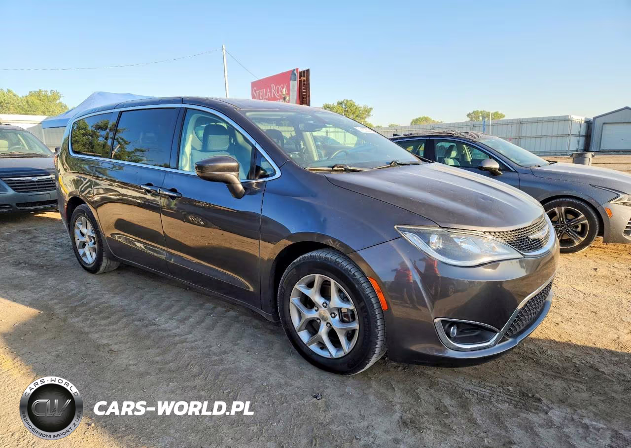 2020 Chrysler Pacifica Touring VIN:2C4RC1FG1LR121820 - 4