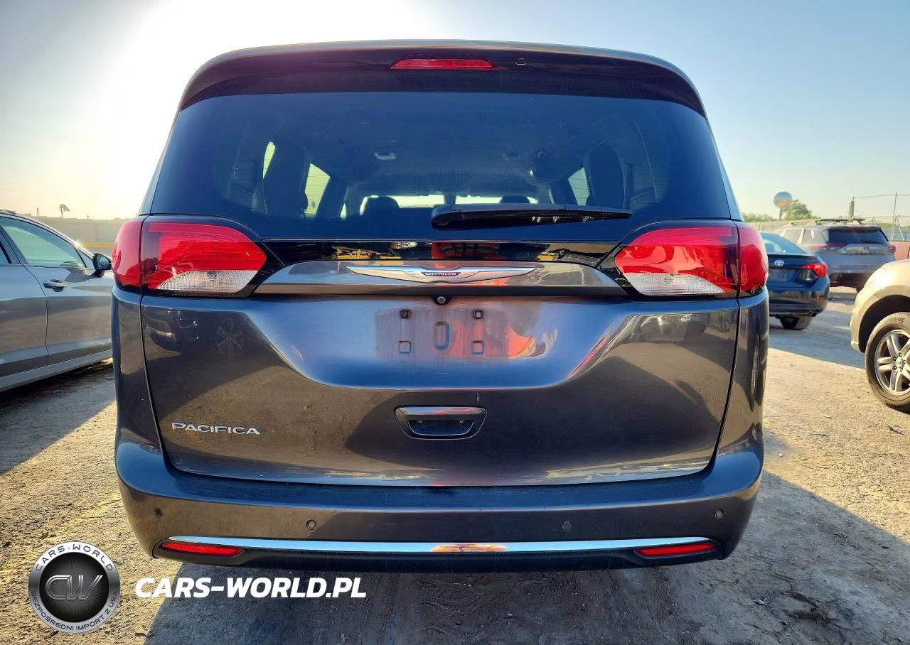 2020 Chrysler Pacifica Touring VIN:2C4RC1FG1LR121820 - 6